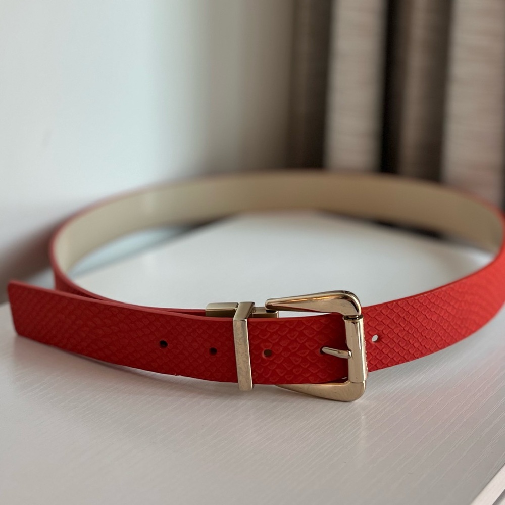 Nine West Coral Textured Belt – Size Medium-Gold Tone Buckle